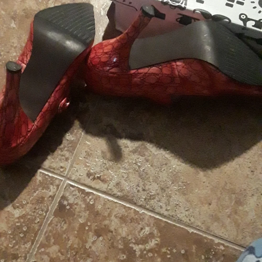 Red Shoes - Picture 6 of 8